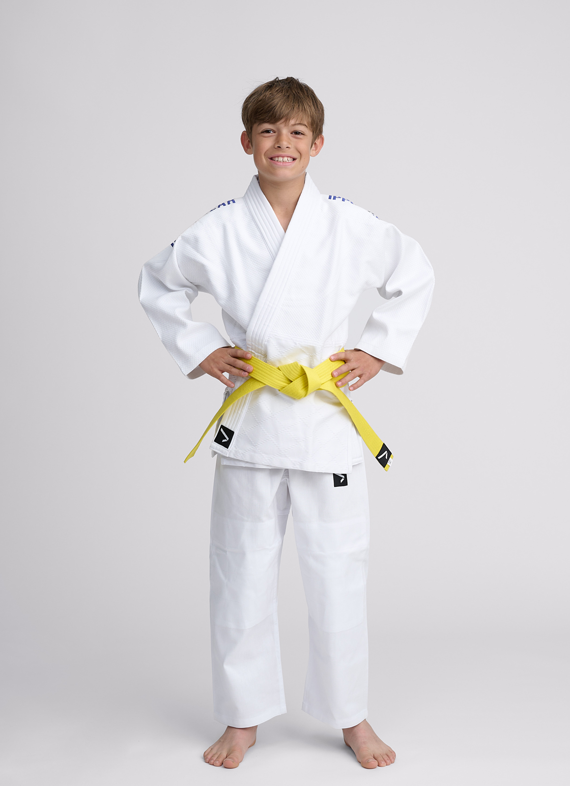 Kimono Judo Enfant FIGHTING FILMS En Toile 185 G | Léger Et Confortable | Ceinture Blanche Incluse | Taille 110 Cm
